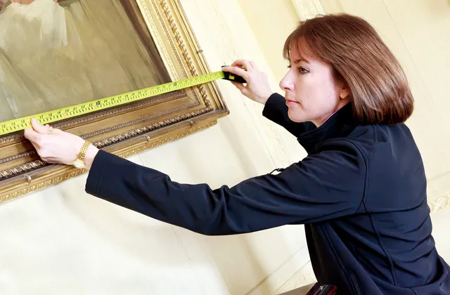 Melanie measuring a large canvas for a bespoke ArtView picture light