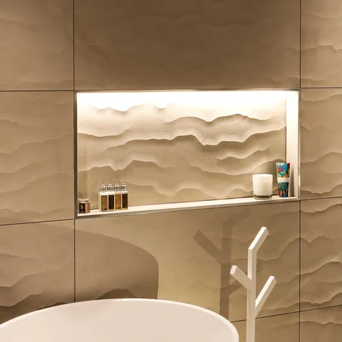 Lit rippled tiled bath niche