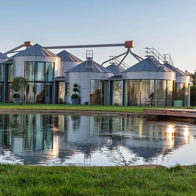 Late afternoon shot of The Silos, waiting for dusk.